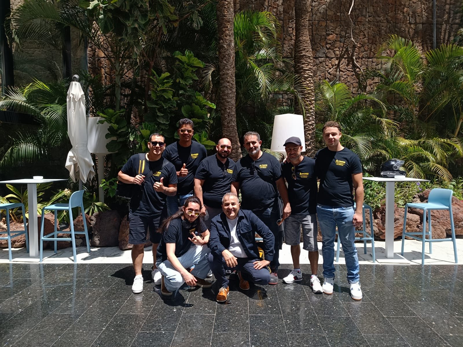 Alumnos de electricidad en charlas técnicas